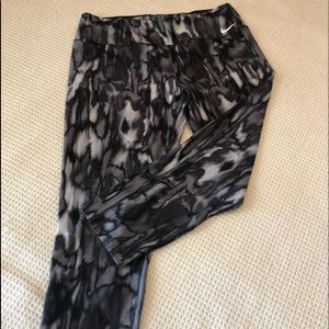 Nike Legend Tight Fit Training Capris